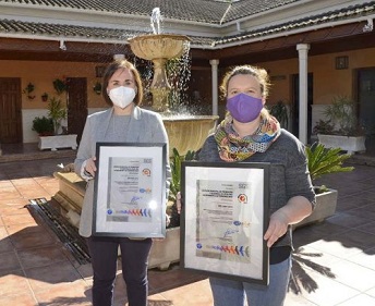 El Ayuntamiento de Torremolinos recibiendo los certificados por parte de SGS