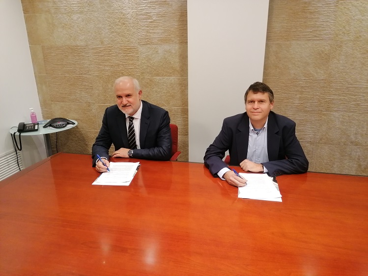 SGS y Monlex firmando el acuerdo de colaboración
